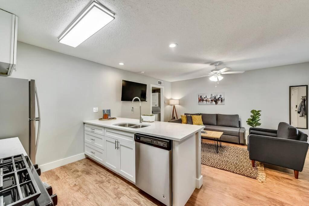 Hello Gorgeous Flat Near Downtown! Leilighet Dallas Eksteriør bilde