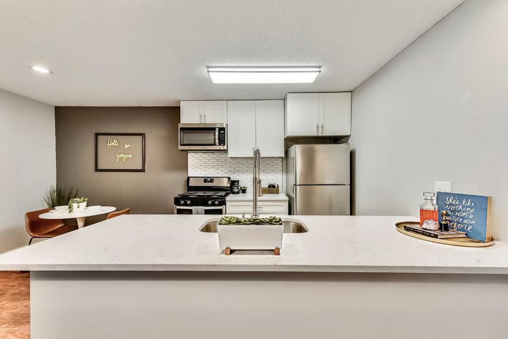 Hello Gorgeous Flat Near Downtown! Leilighet Dallas Eksteriør bilde