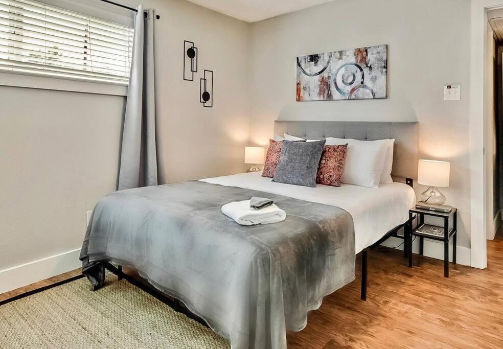Hello Gorgeous Flat Near Downtown! Leilighet Dallas Eksteriør bilde