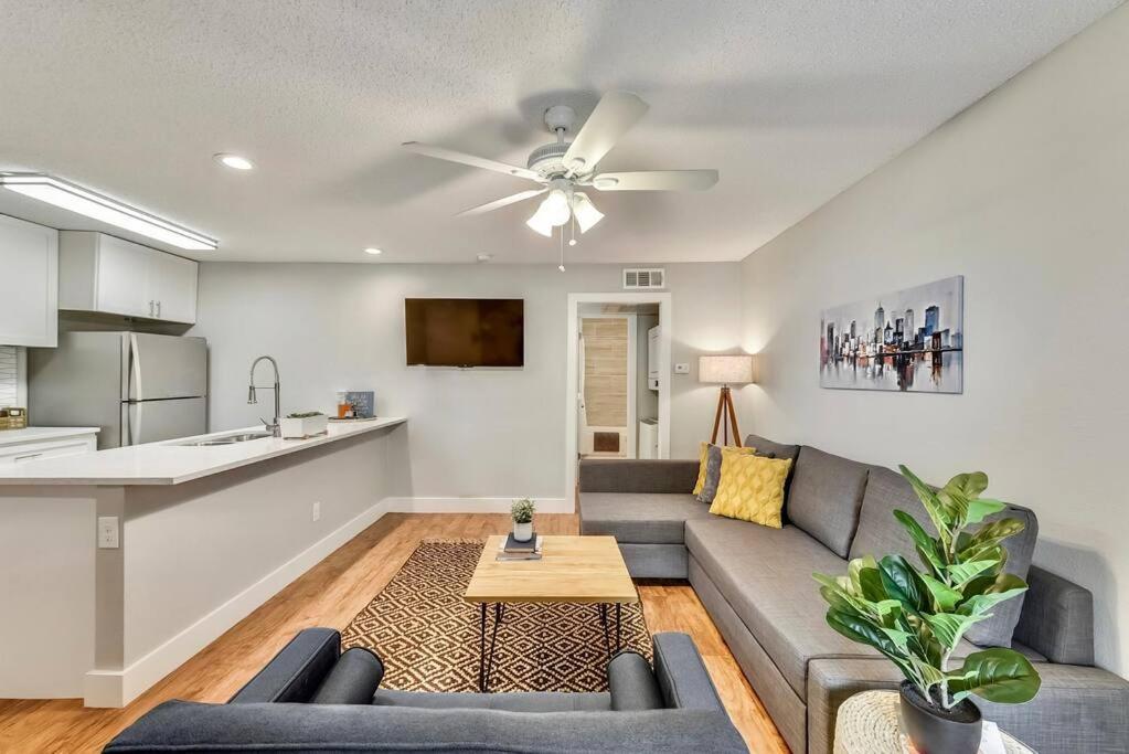 Hello Gorgeous Flat Near Downtown! Leilighet Dallas Eksteriør bilde